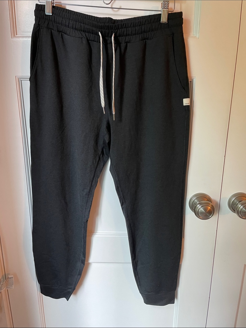 Vuori Black Drawstring Joggers with Contrast White Cord-New